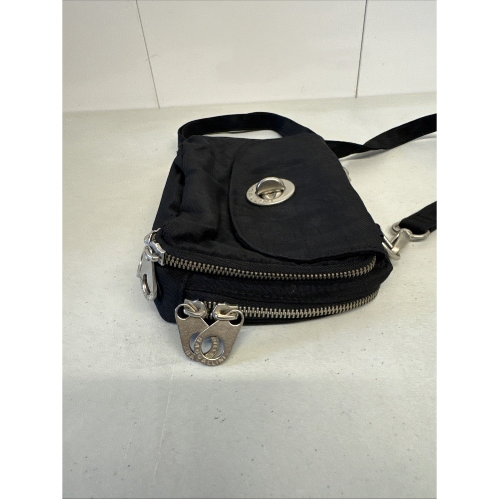 Baggallini Medium Nylon Crossbody Bag Black Colored‎ with Adjustable Strap - Picture 3 of 7